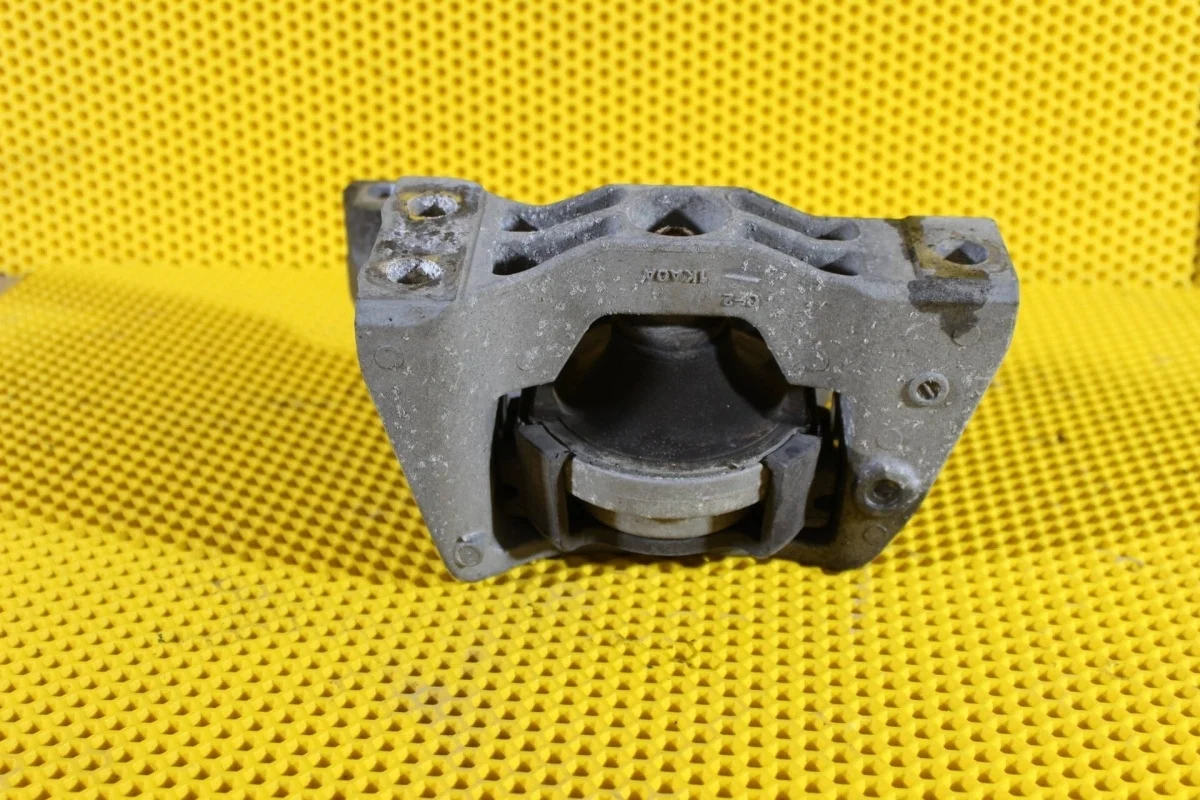 Подушка ДВС Nissan Juke 112101KA0A F15, правая