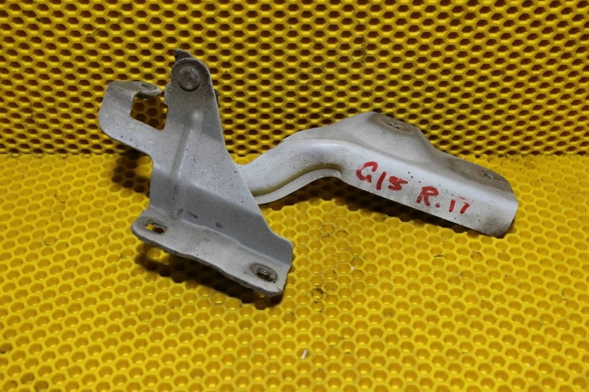 Петля капота Nissan Almera 2012-2018 65400EW000, правая