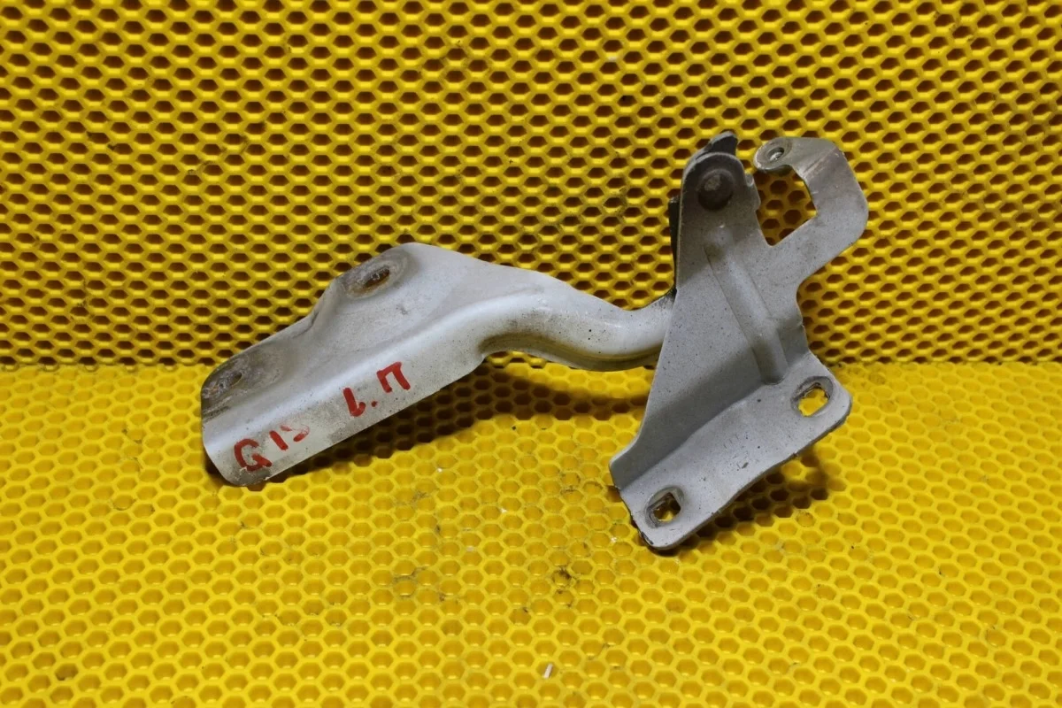 Петля капота Nissan Almera 2012-2018 65401EW000, левая