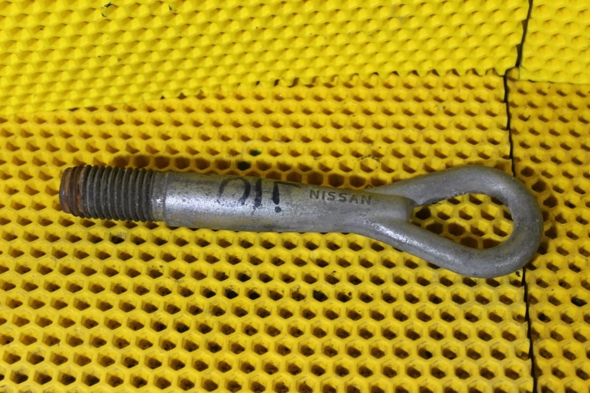 Крюк буксировочный Nissan Qashqai 51112JD00A