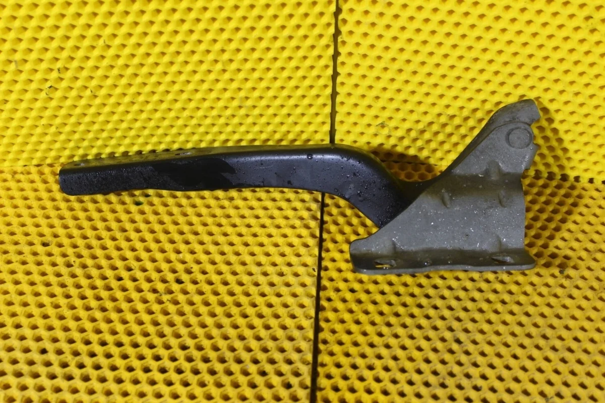 Петля капота Nissan Qashqai 65401JD000 J10, левая