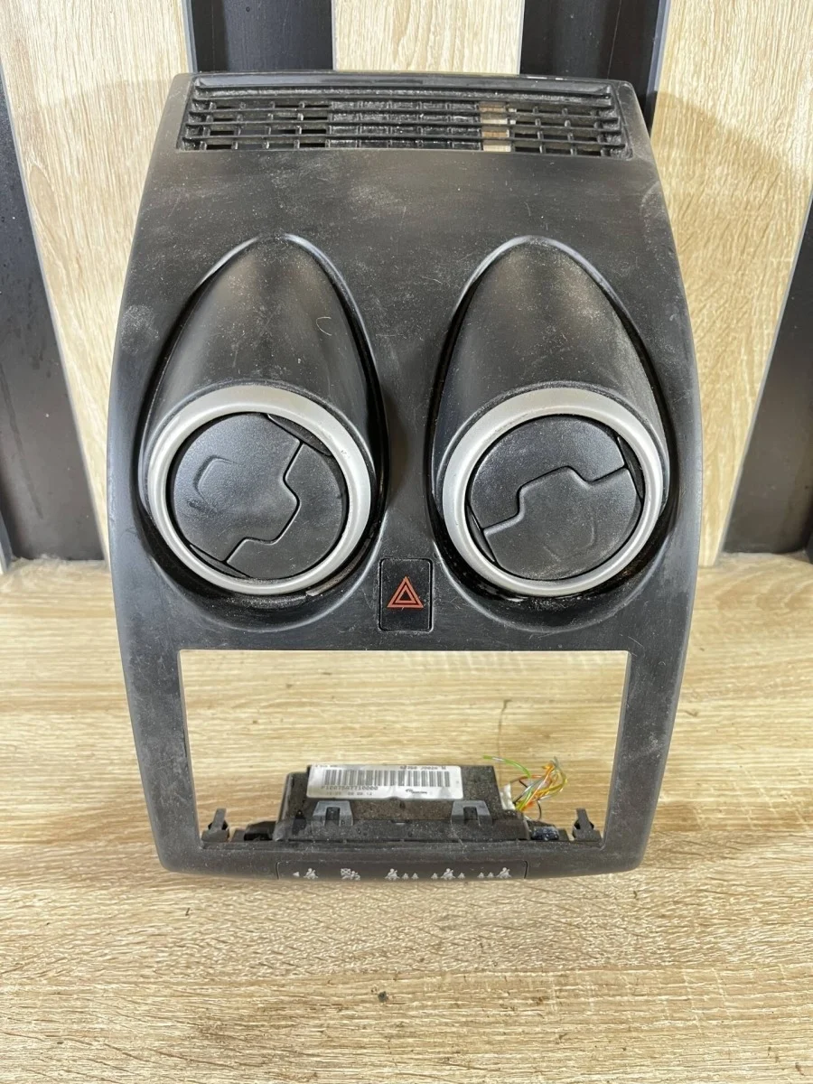 Рамка магнитолы Nissan Qashqai 68260BR00A J10