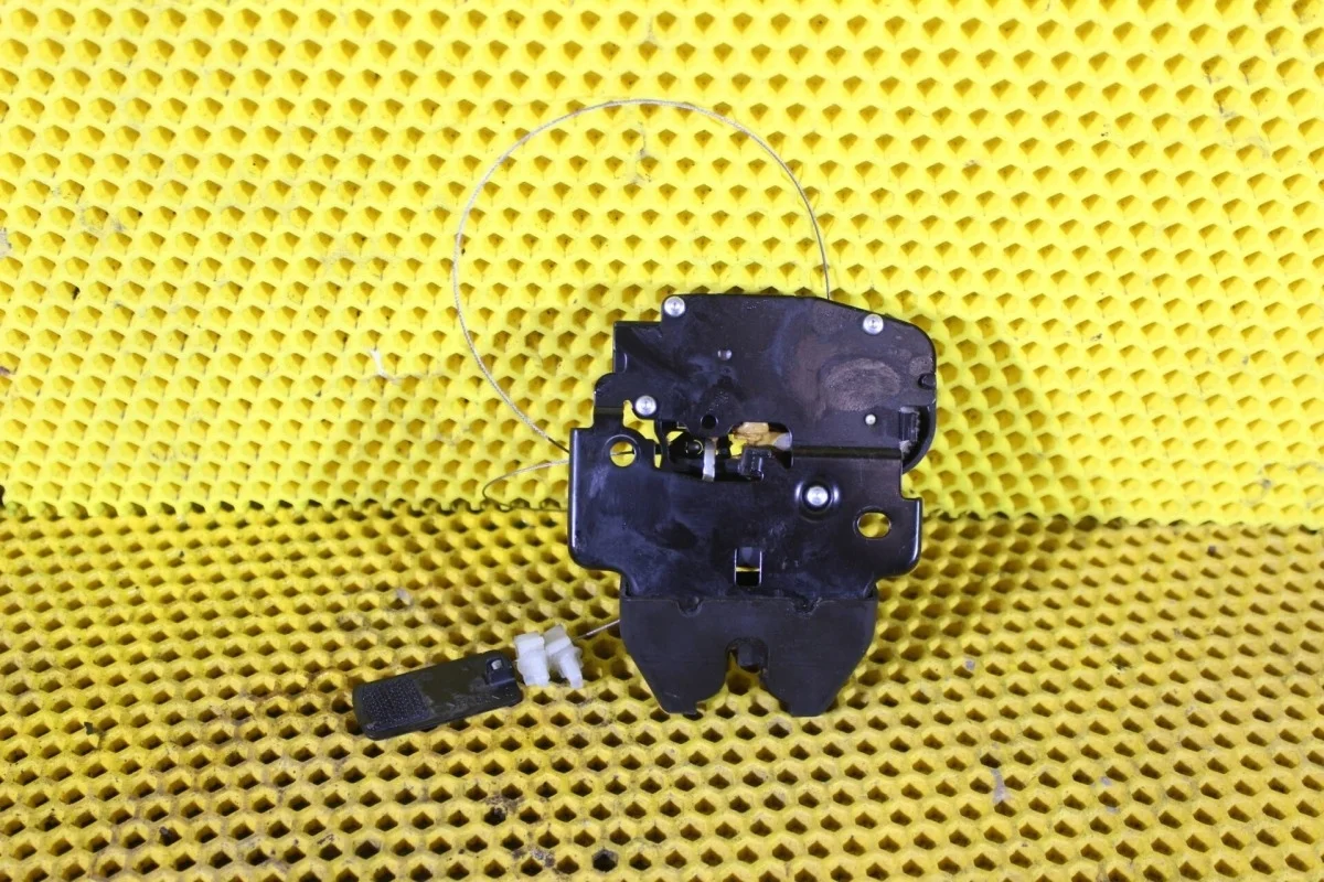 Замок багажника Nissan Teana 84631JN00A J32