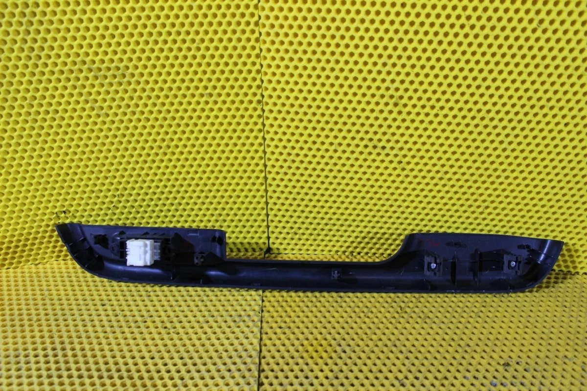 Кнопка стеклоподъемника Nissan Xtrail 254110V000 T30