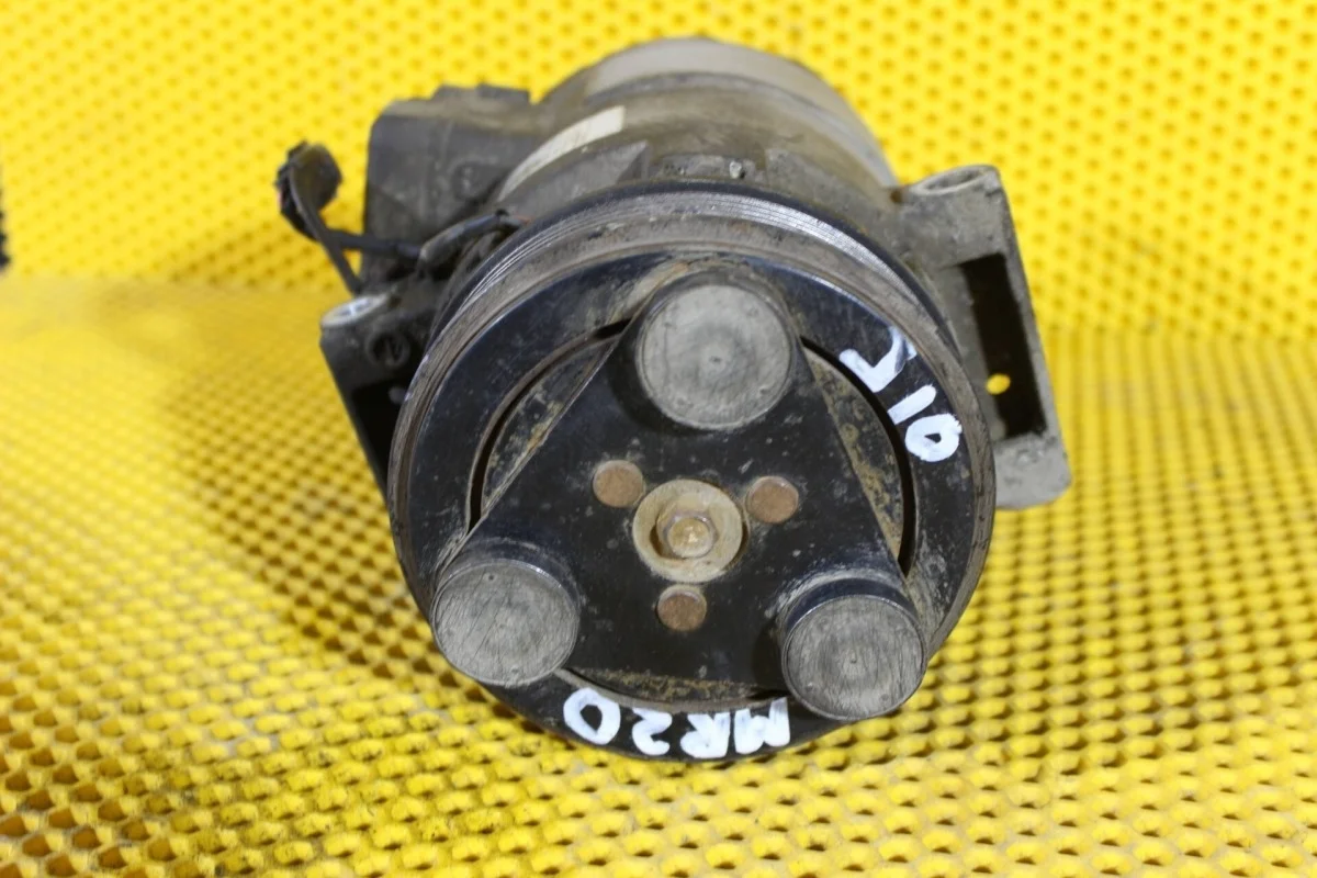 Компрессор кондиционера Nissan Qashqai 92600BR21A MR20