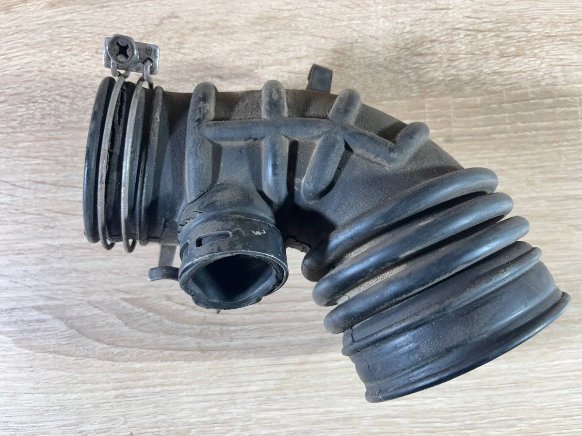 Патрубок воздушного фильтра Nissan Patrol 16578VC103