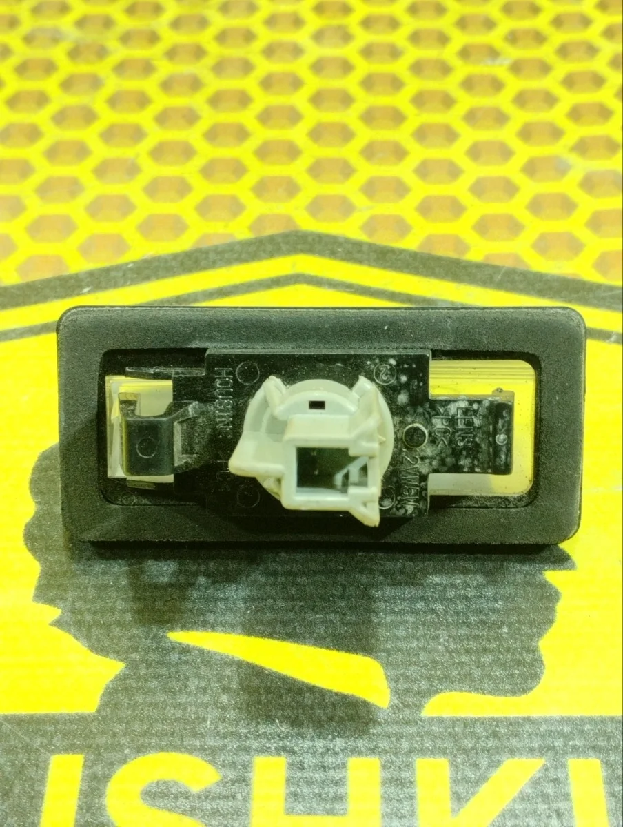 Подсветка номера Nissan Almera 2015 265109Y00A K4M