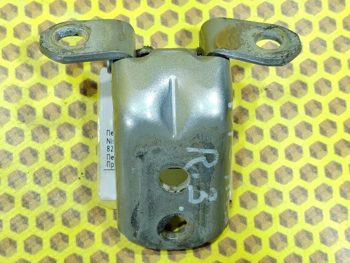Петля двери Nissan Primera 2001—2008 824202F030 P12 QR20DE, задняя правая