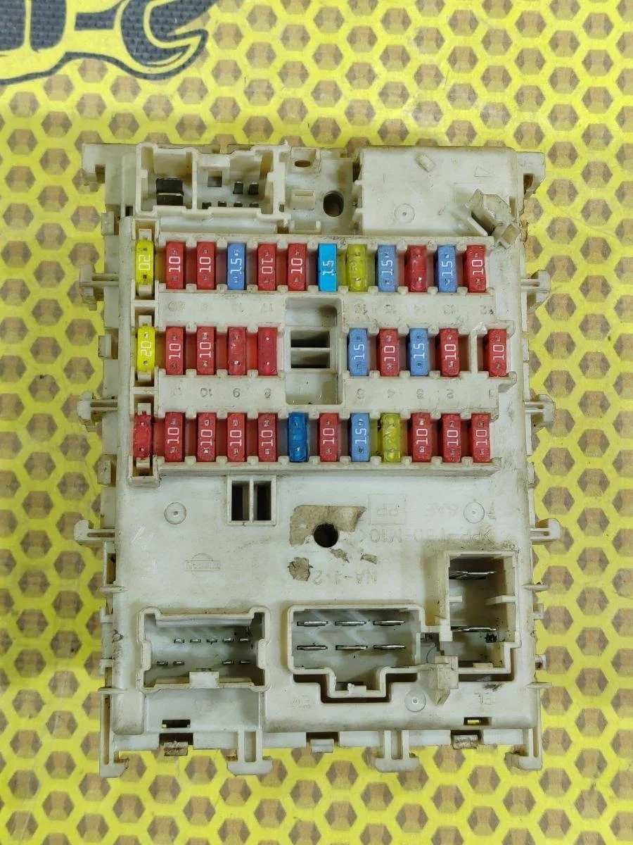 Блок монтажный IPDM Nissan Primera 2001—2008 24350AV700 P12 QR20DE