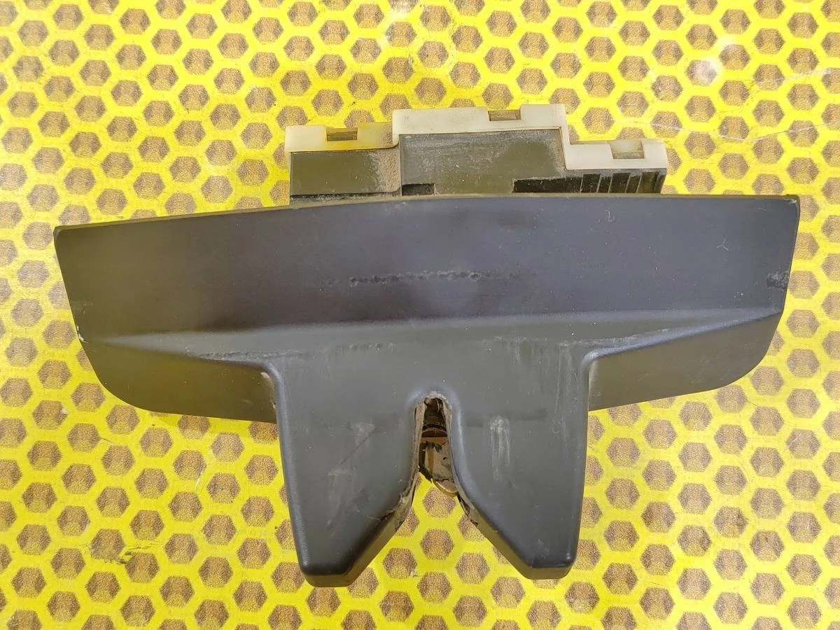 Замок багажника Nissan Primera 2001—2004 84630AV600 P12 QG18DE