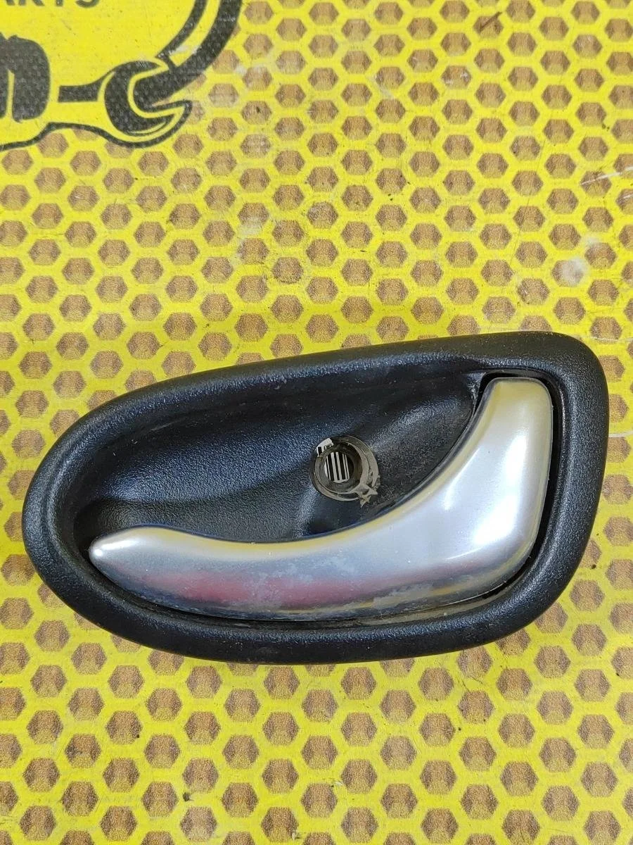 Ручка двери внутренняя Nissan Primera 2001-2004 82670AV600 P12 QG18DE, задняя правая