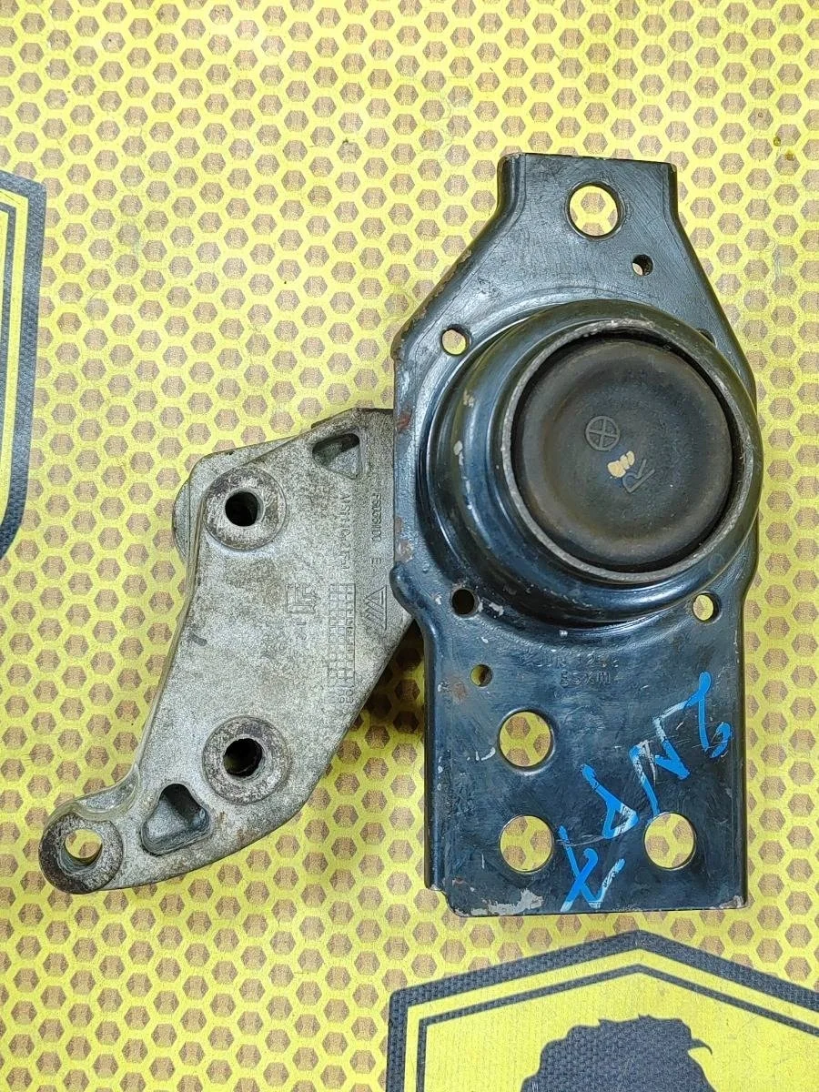 Опора двигателя Nissan Xtrail 2010 11210JG700 T31 M9R