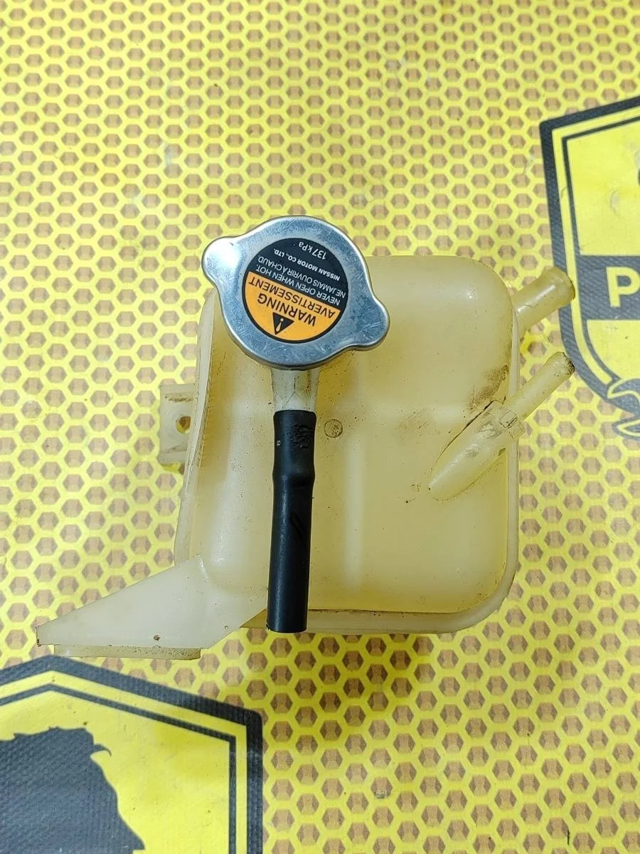 Бачок расширительный Nissan Xtrail 2010 85022JG04H T31 M9R