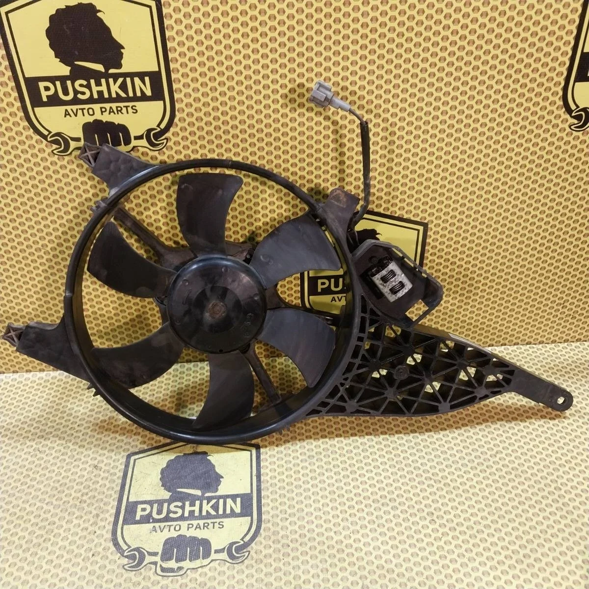 Диффузор радиатора Nissan Navara 2009 92120EB400 D40 YD25DDT