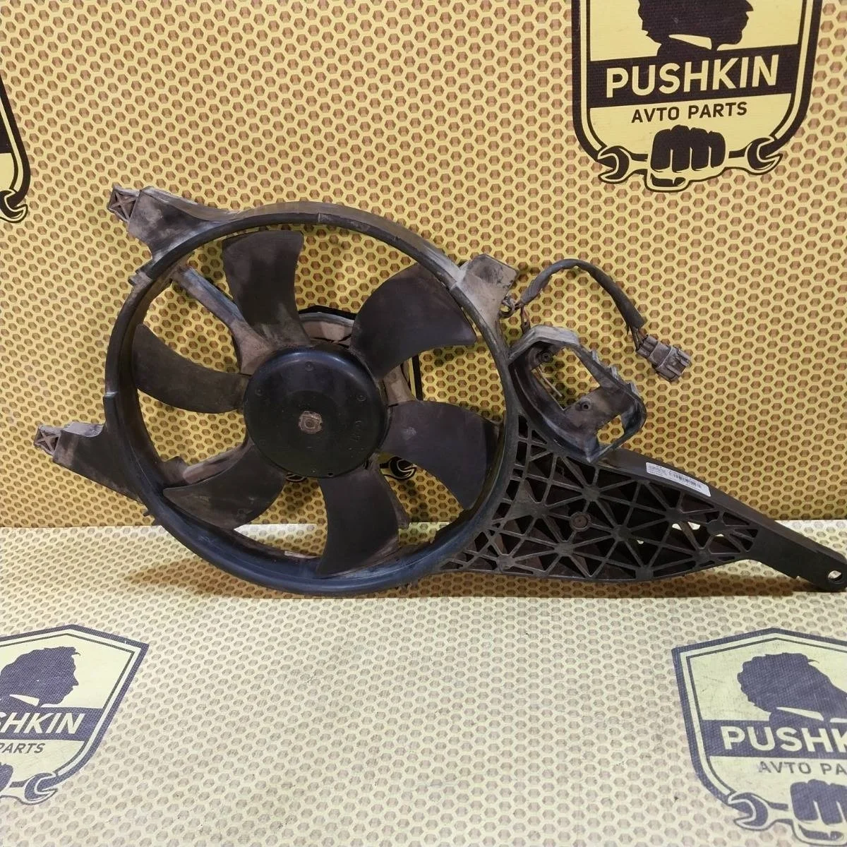 Диффузор радиатора Nissan Navara 2009 92120EB400 D40 YD25DDT