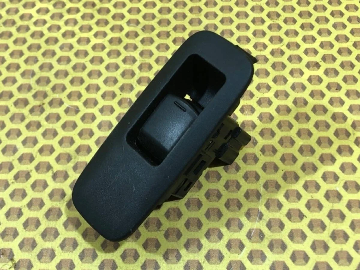 Кнопка стеклоподъемника Nissan Qashqai 25411BR00A J10, задняя правая