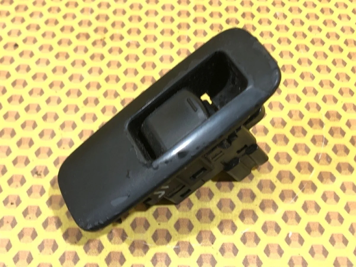 Кнопка стеклоподъемника Nissan Qashqai 25411BR00A J10, передняя правая