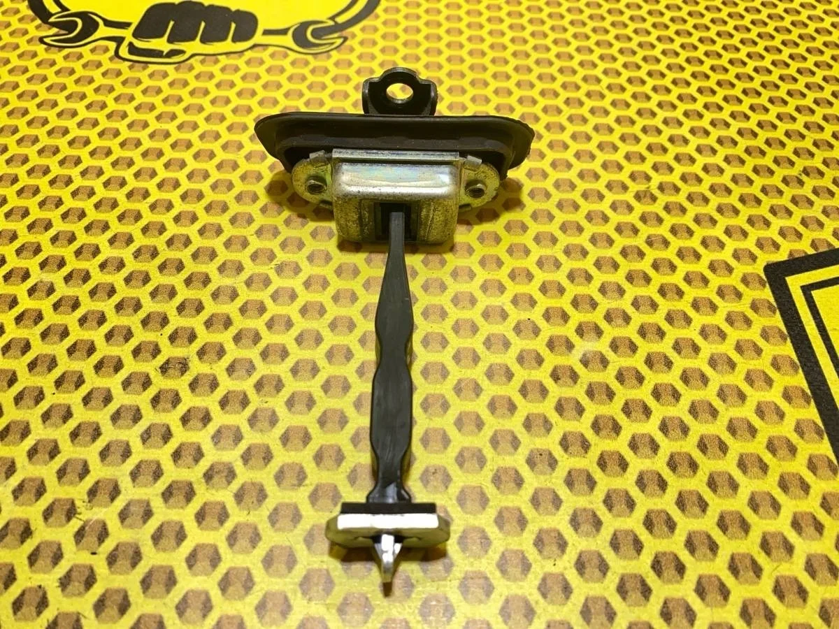 Ограничитель двери Nissan Qashqai 82430JD000 J10, задний правый