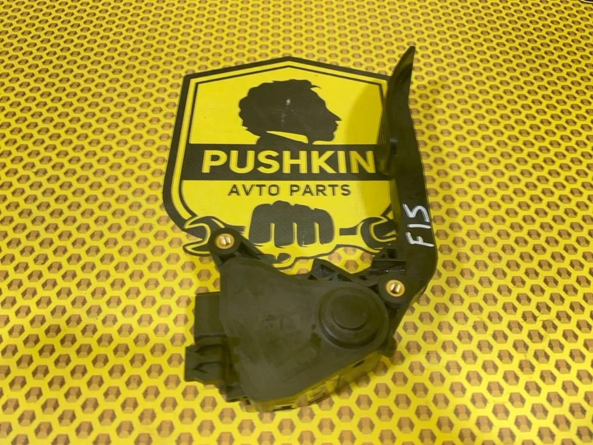 Педаль газа Nissan Juke 2013 180021KM0B F15 HR16DE