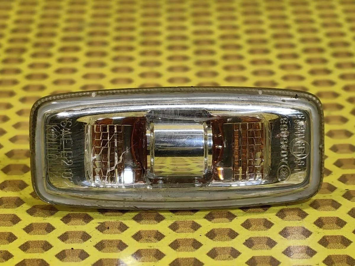 Поворотник в крыло Nissan Almera G15 2013 26160EW00A G15RA K4M