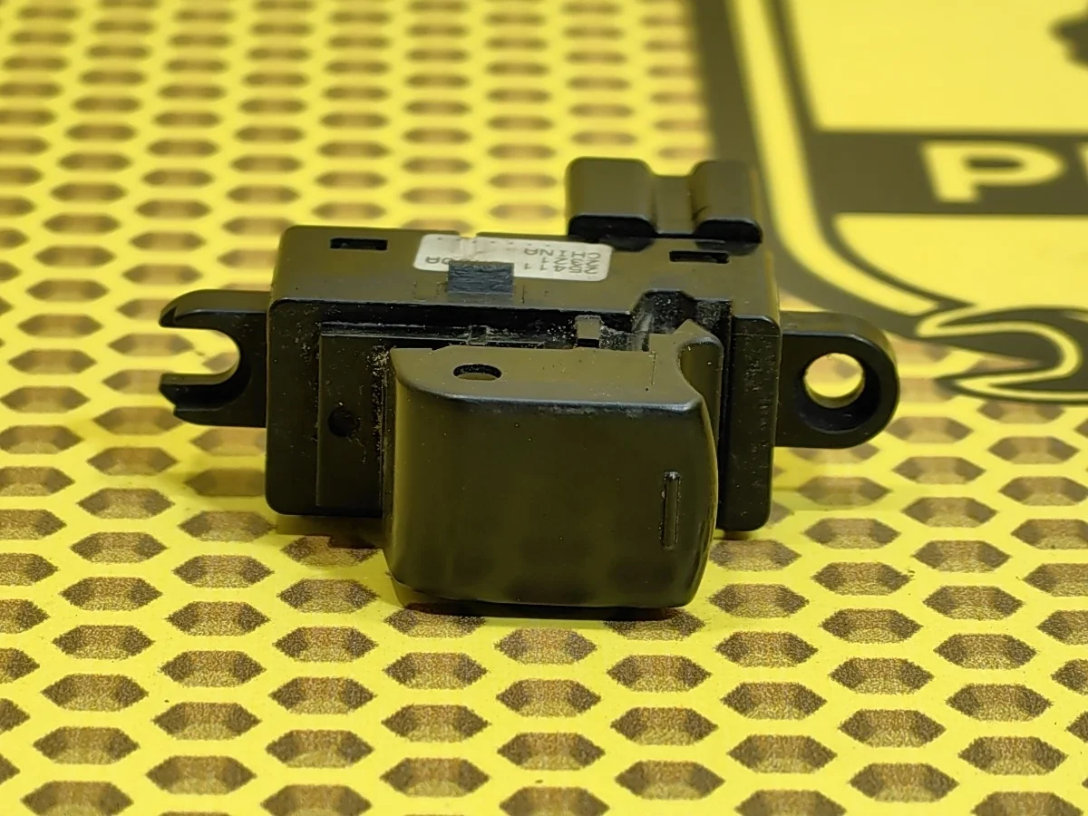 Кнопка стеклоподъемника Nissan Qashqai 2011 25411BR00A J10 MR20DE, задняя правая