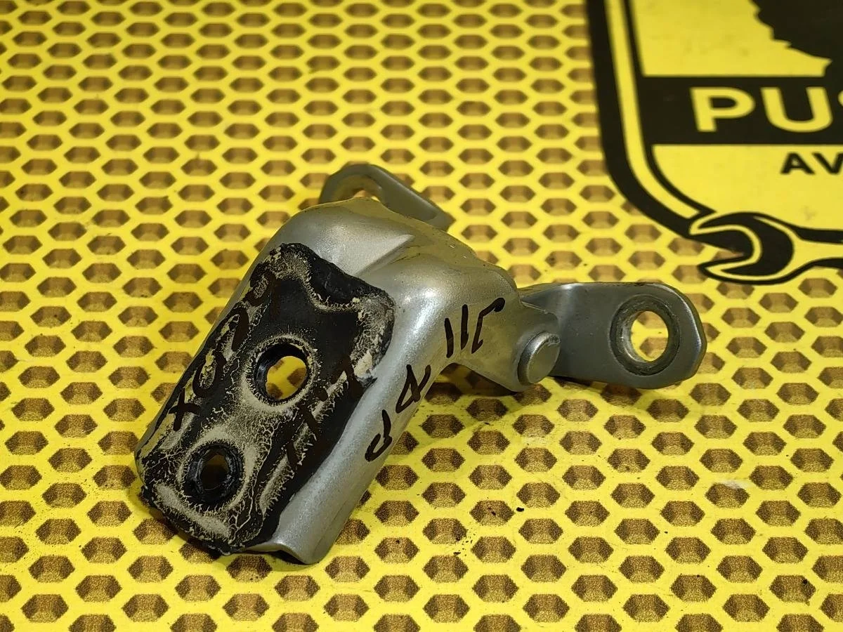 Петля двери передняя верхняя Nissan Qashqai 2014 824204EA0A J11 MR20DD, левая