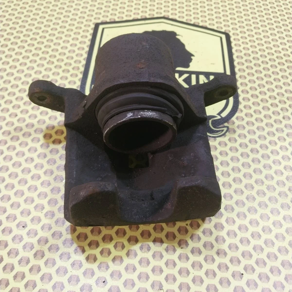 Суппорт Nissan Teana 2008 41011JN00A J32, передний левый