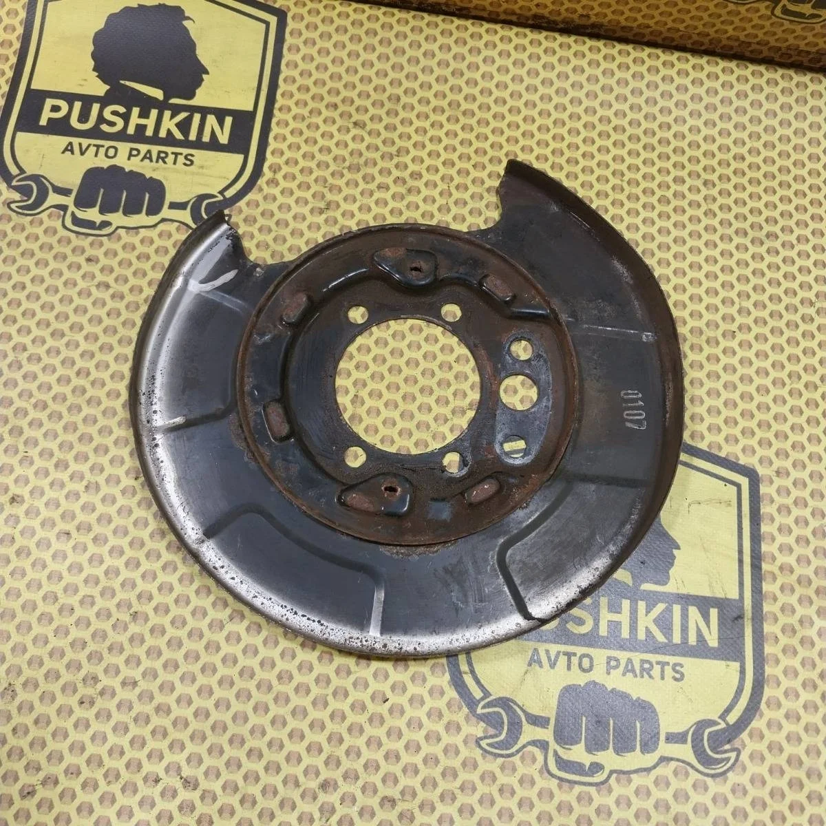 Пыльник тормозного диска Nissan Teana 2009 440308J010 J32, задний левый