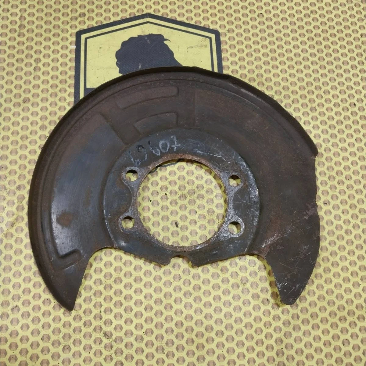 Пыльник тормозного диска Nissan Teana 2009 440308J010 J32, задний левый