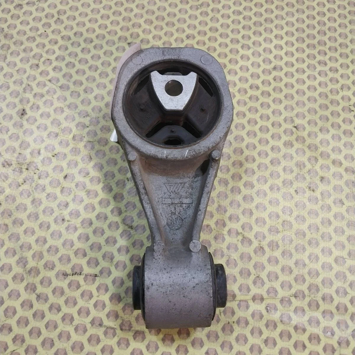 Опора ДВС Nissan Juke 2008 113501KC0A F15 MR16, задняя