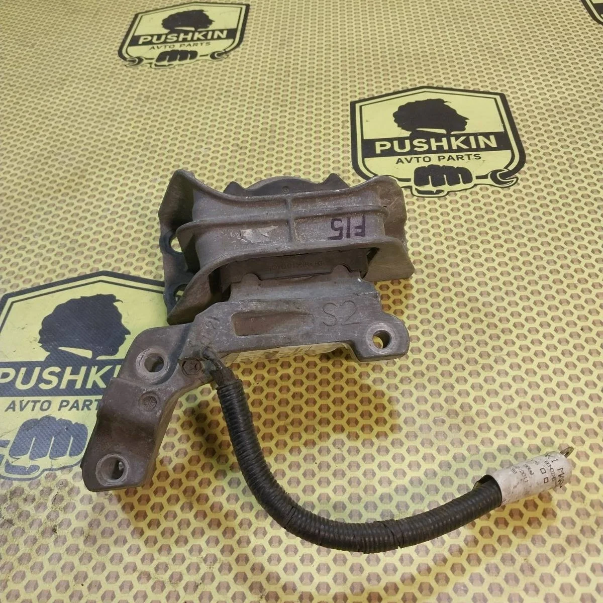 Опора ДВС Nissan Juke 2011 112101KA1A F15 HR, правая