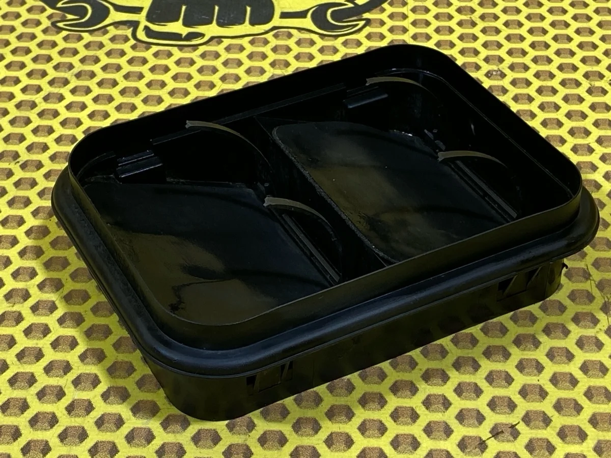 Решетка вентиляционная Nissan X-Trail 2008 76804EN00A T31 MR20DE