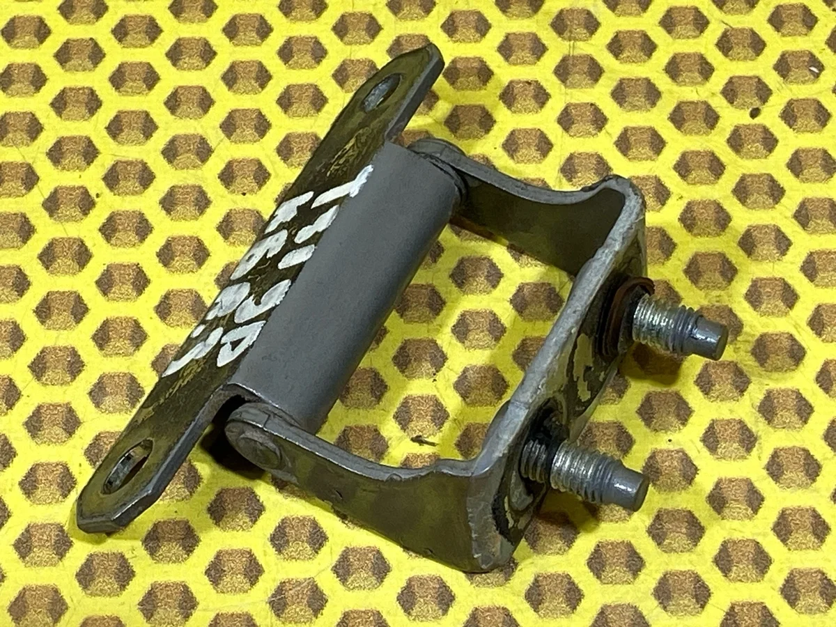 Петля багажника Nissan X-Trail 2008 90400JG000 T31 MR20DE