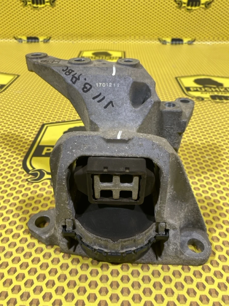 Опора двигателя Nissan Qashqai 2017 112104BB0B J11 MR20DD, правая
