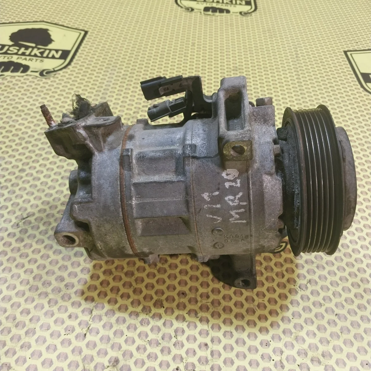 Компрессор кондиционера Nissan Qashqai 2015 926004EF0A J11 MR20