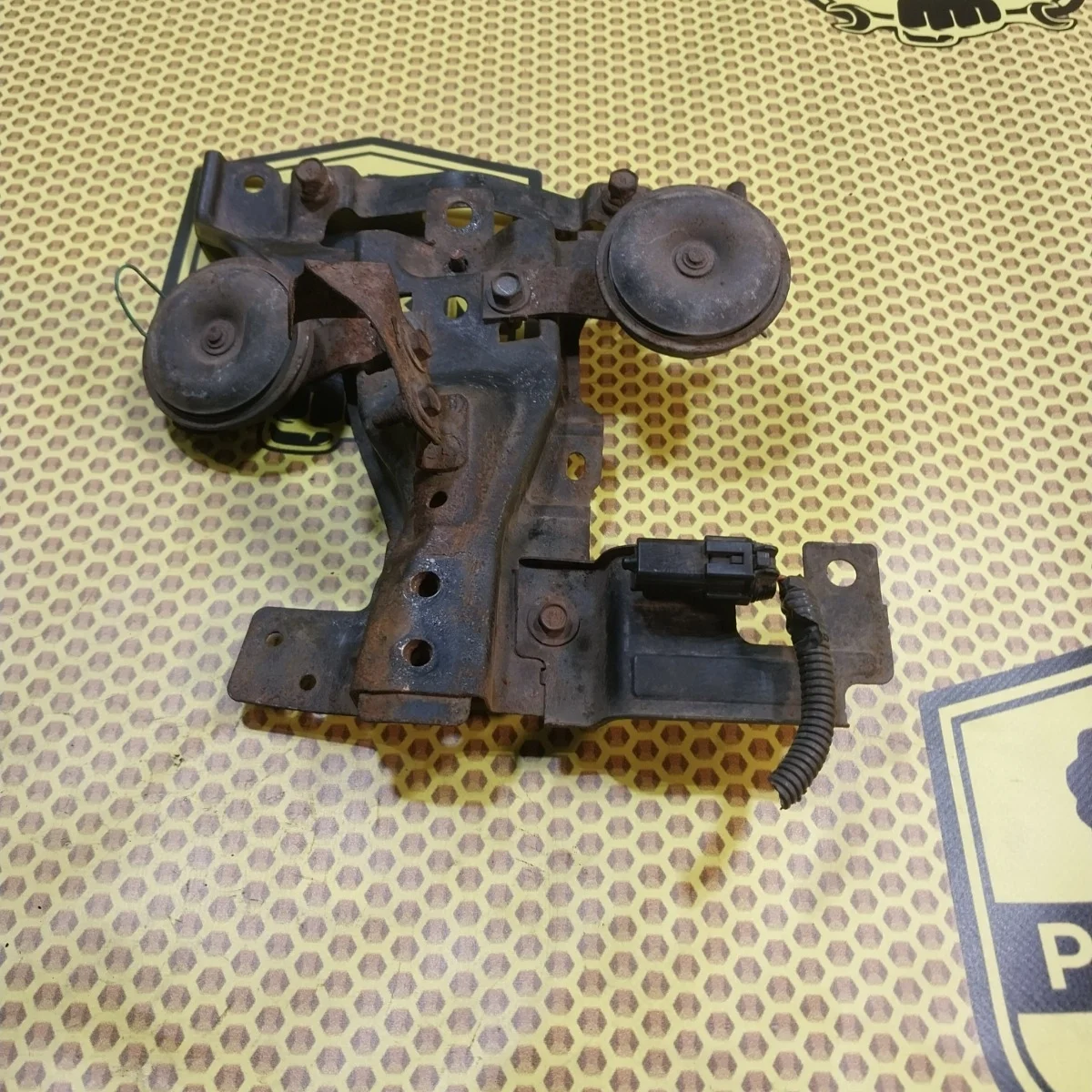 Часть тв панели Nissan Xtrail 2009 62550JG00B T31