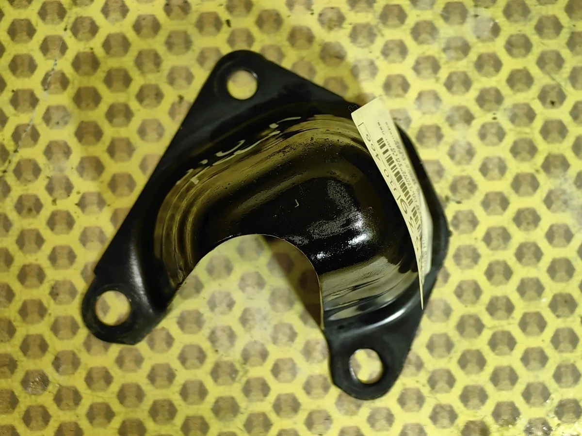 Кронштейн усилителя бампера Nissan Qashqai 2010 85213JD00A J10 MR20DE, задний левый