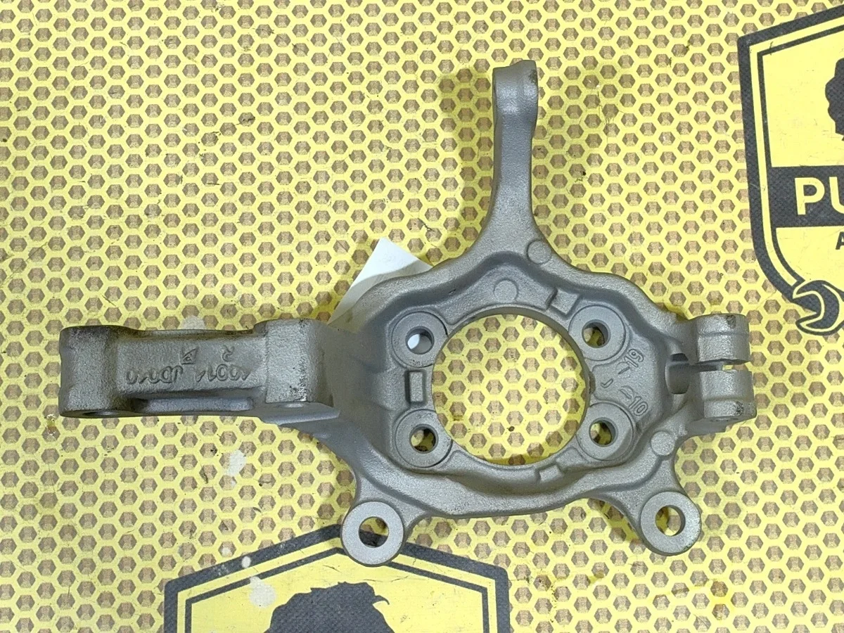 Кулак поворотный Nissan Qashqai 2010 40014JD000 J10 MR20DE, передний правый