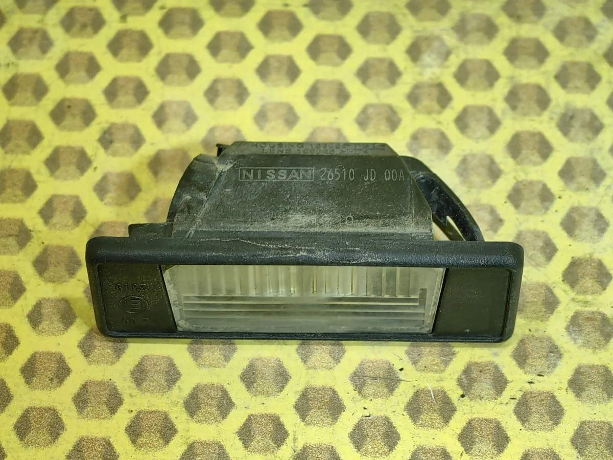 Подсветка номера Nissan Qashqai 2010 26510JD00A J10 MR20DE