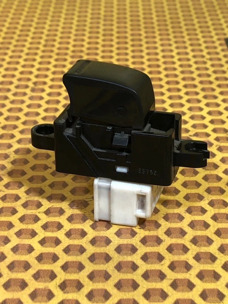 Кнопка стеклоподъемника Nissan Patrol 2004 254110V000 Y61 ZD30DDTI, задняя правая