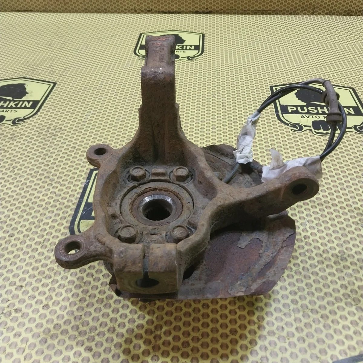 Кулак поворотный цапфа Nissan Qashqai 2009 40014JD000 J10, передний правый