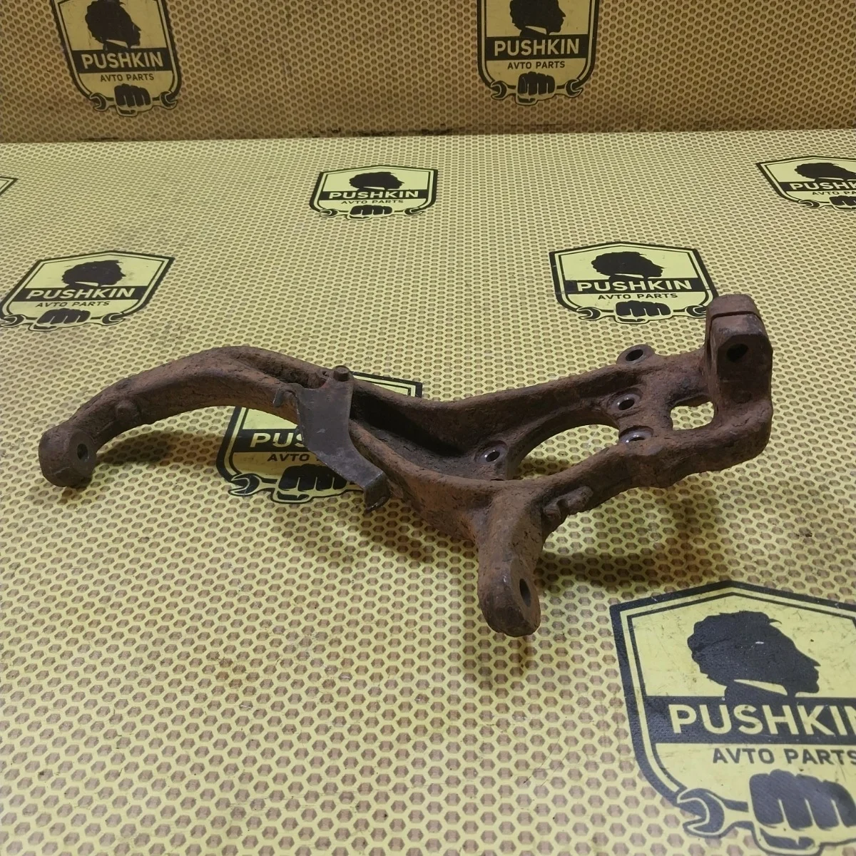 Кулак поворотный цапфа Nissan Navara 2009 400145X00C D40M, передний правый