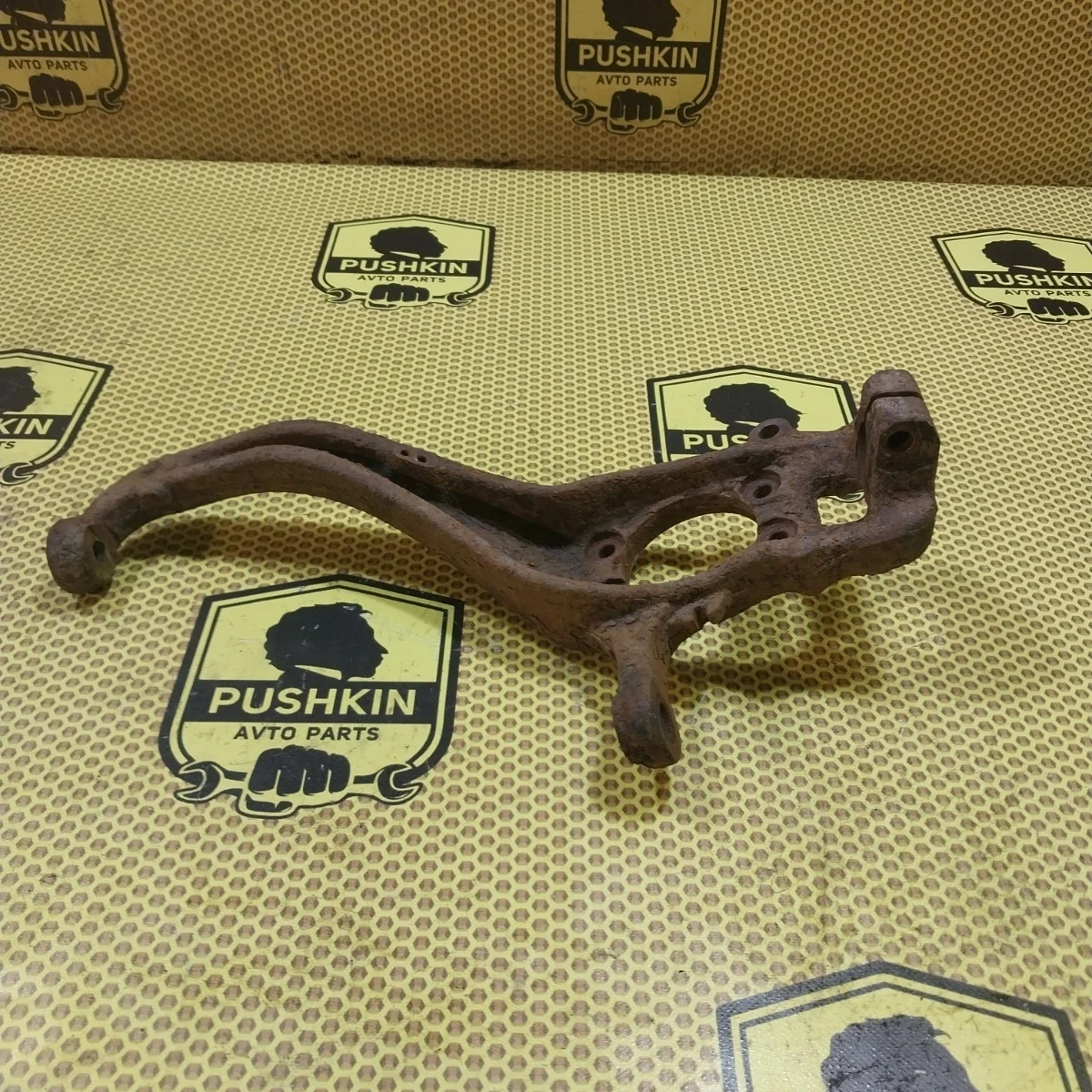 Кулак поворотный цапфа Nissan Navara 2009 400145X00C D40M, передний правый