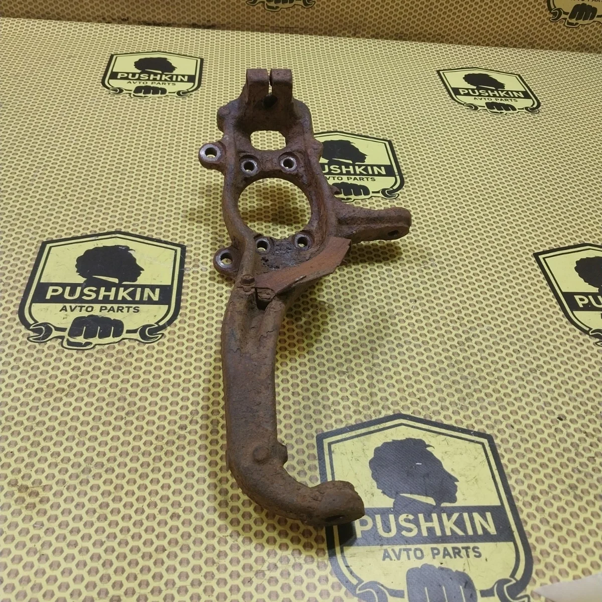 Кулак поворотный цапфа Nissan Navara 2009 400145X00C D40M, передний правый