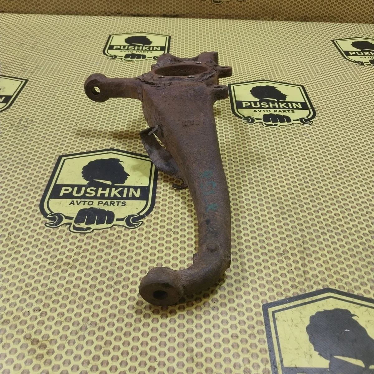 Кулак поворотный цапфа Nissan Navara 2009 400145X00C D40M, передний правый