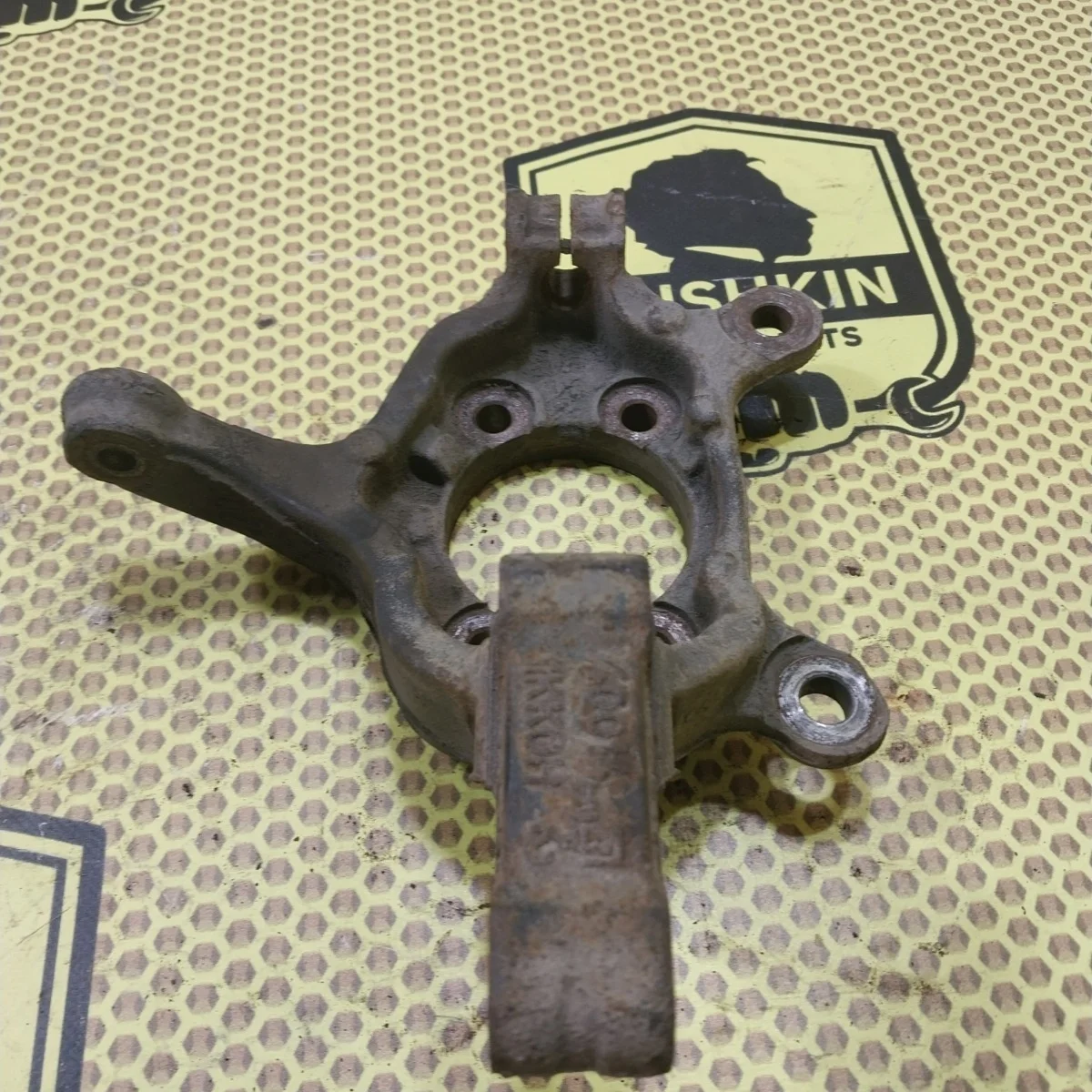Кулак поворотный цапфа Nissan Juke 2011 400141KK0A F15, передний правый