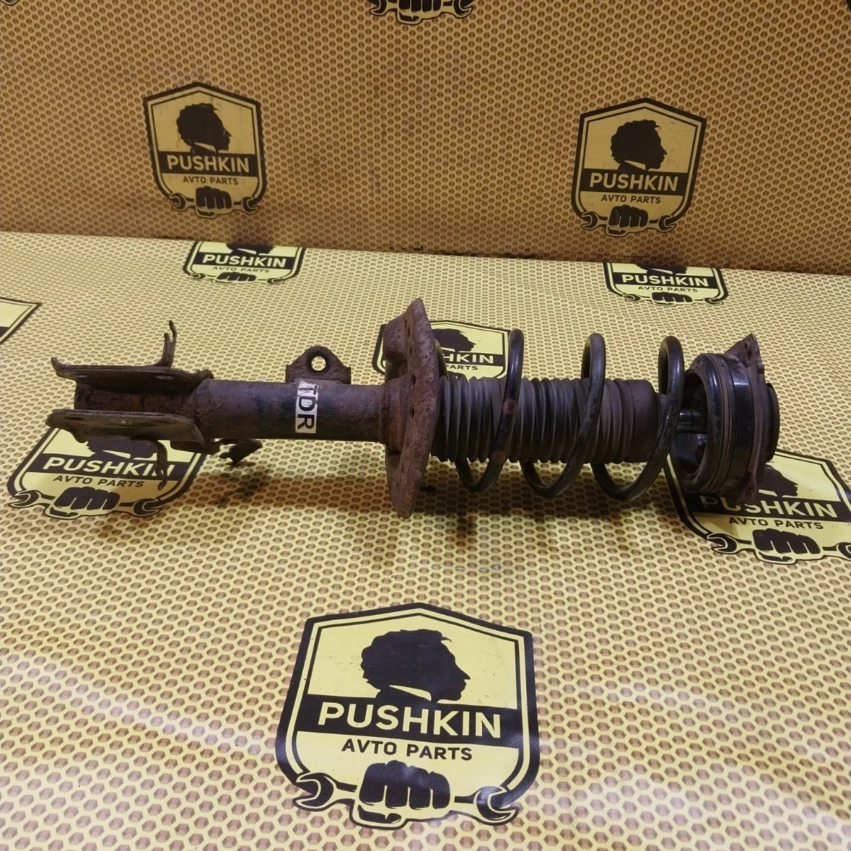 Амортизатор подвески Nissan Juke 2011 E43021KA1A F15, передний правый