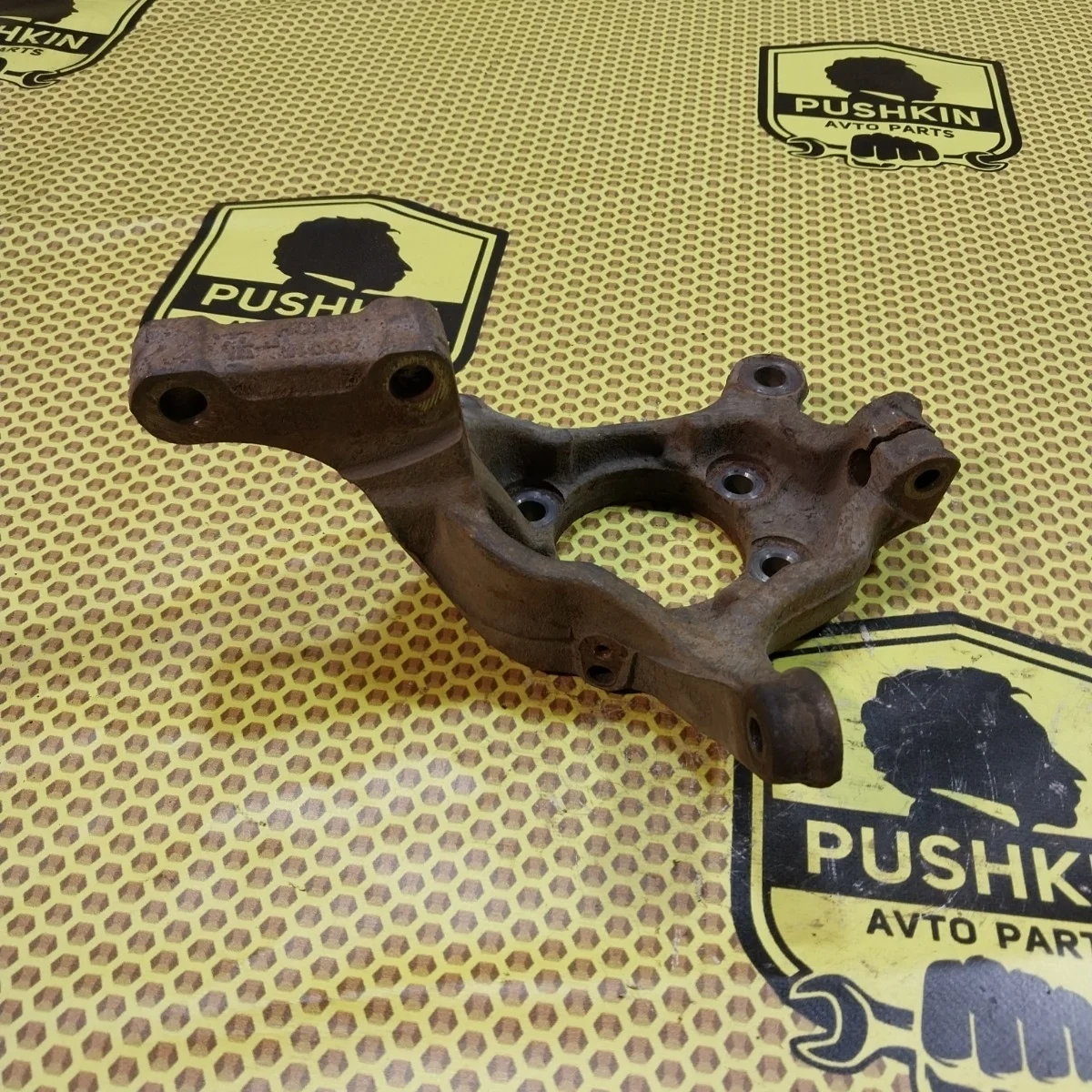Кулак поворотный цапфа Nissan Juke 2011 400151KK0A F15, передний левый