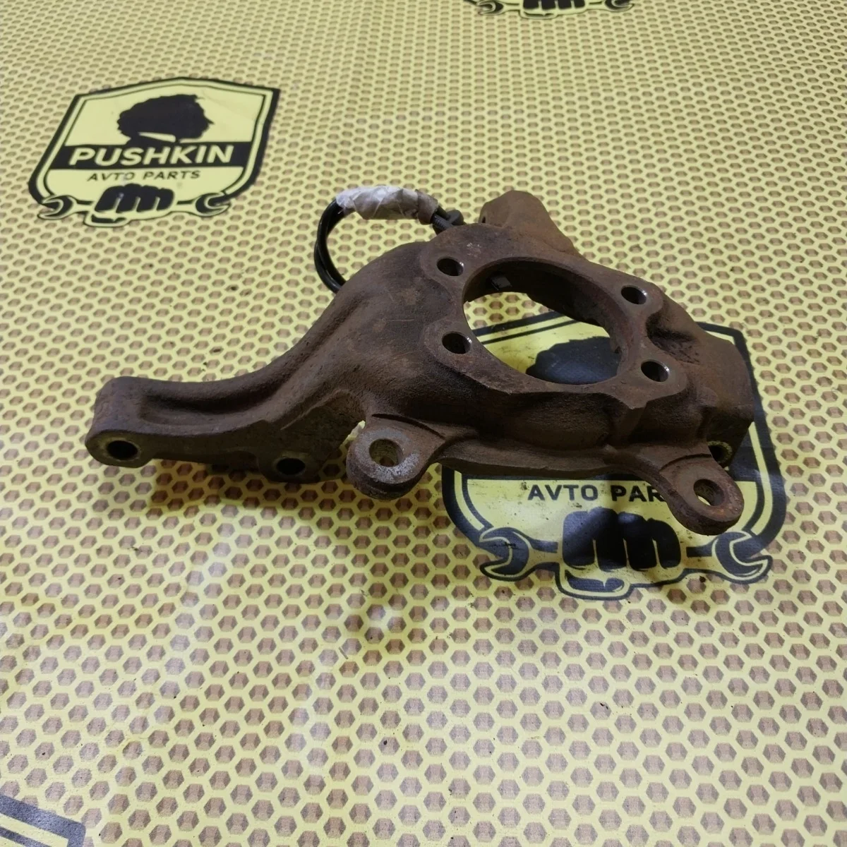 Кулак поворотный цапфа Nissan Qashqai 2009 40015JD000 J10, передний левый