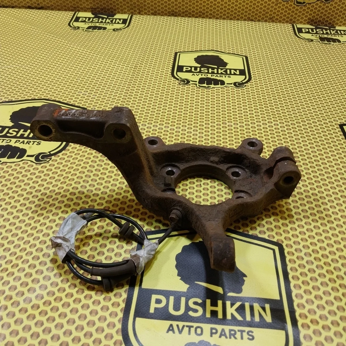 Кулак поворотный цапфа Nissan Qashqai 2009 40015JD000 J10, передний левый